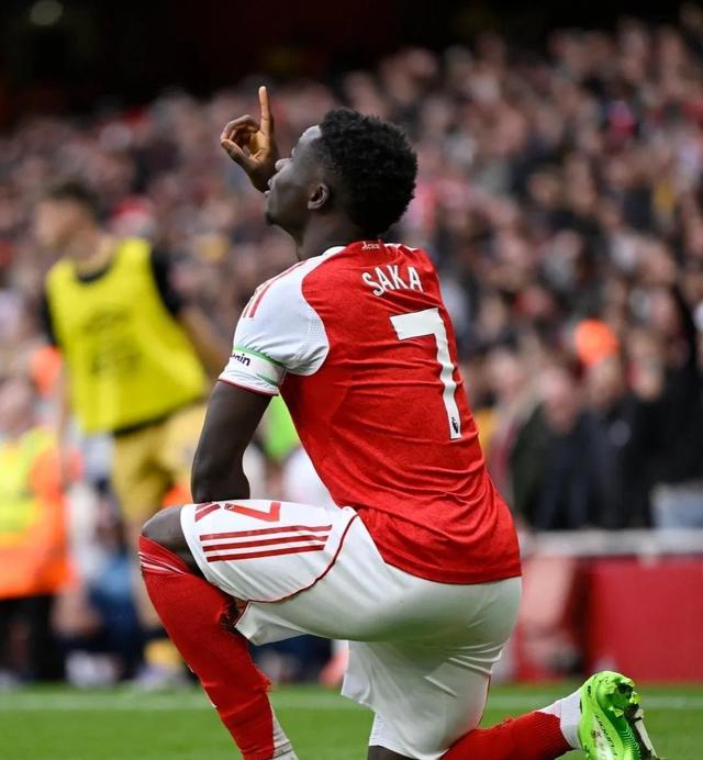 kaiyun中国官网阿森纳训练开放日；今夜再遭质疑引欢呼；英超在即；更衣室氛围转暖的简单介绍